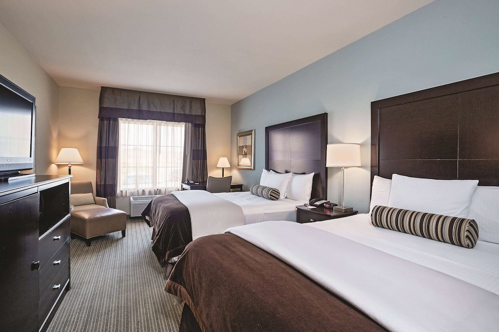 La Quinta Inn and Suites by Wyndham DFW Airport West - Euless 15/65