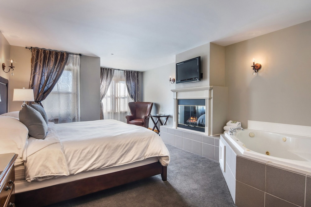 The Wild Iris Inn 50/50