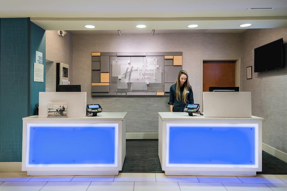 Holiday Inn Express & Suites Rocky Mount/Smith Mtn Lake 9/75
