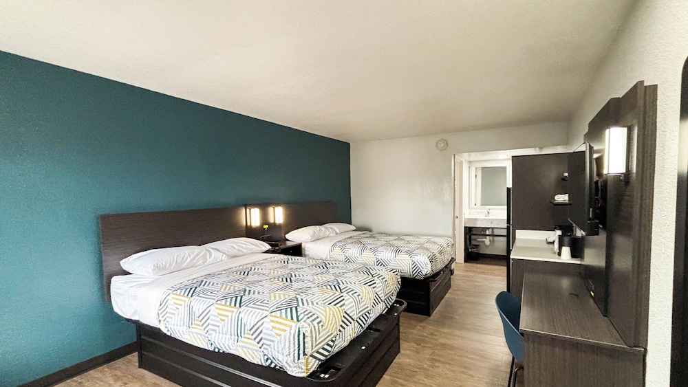 Room at Studio6 Suites Lexington KY Airport, LEXINGTON - KY
