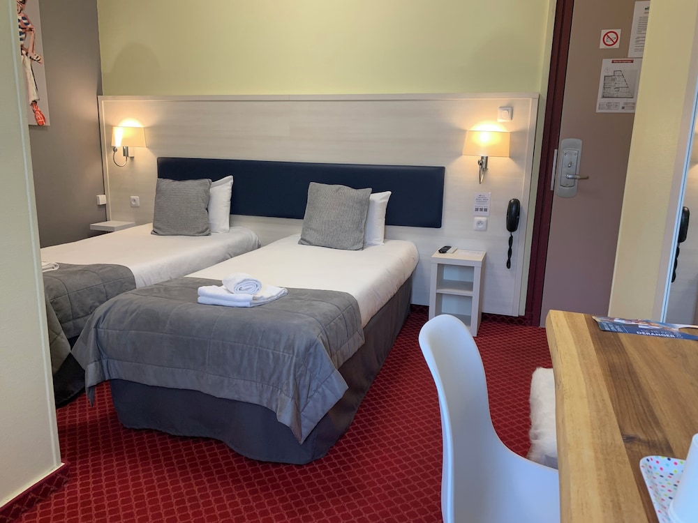 Brit Hotel Bleu Nuit 20/50