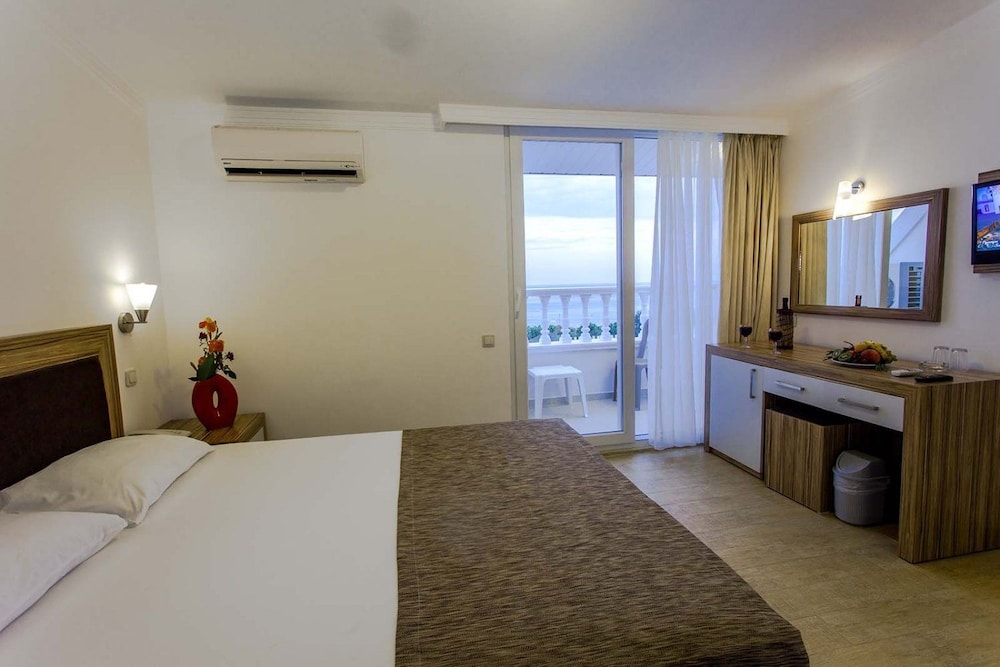 The Garden Beach Hotel 12/50