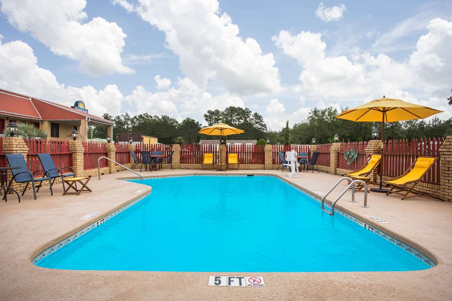 Days Inn By Wyndham Lake City 31/33
