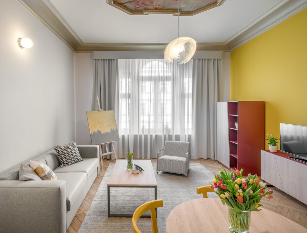 Art House Apartments by Adrez Living 13/23