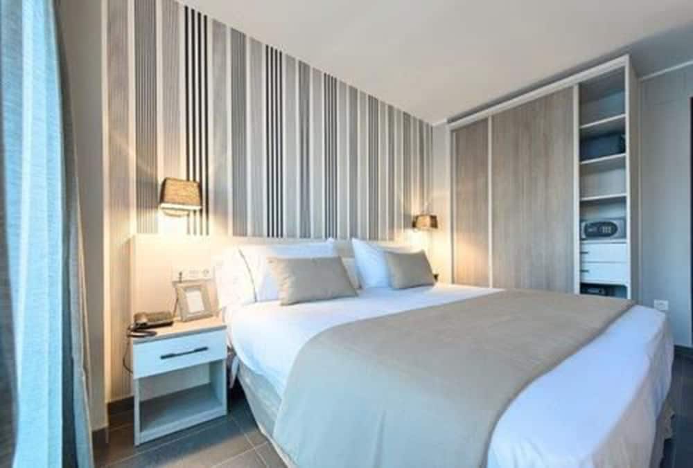 NEW HOTEL COLON 7/61