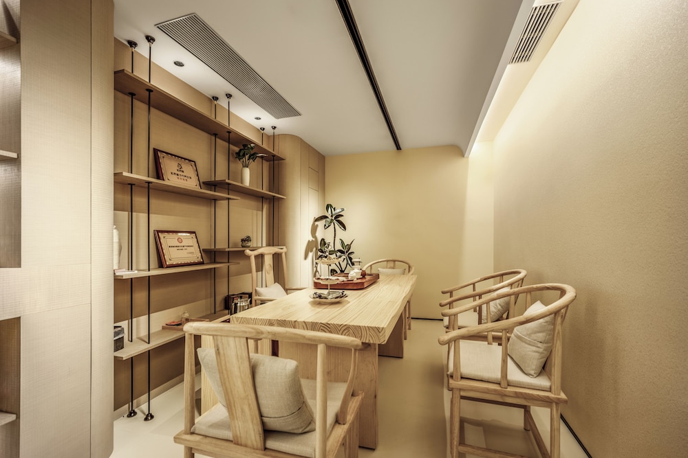 Borrman Hotel (Guangzhou Tianhe Sports Center Linhe West Metro Station) 41/56