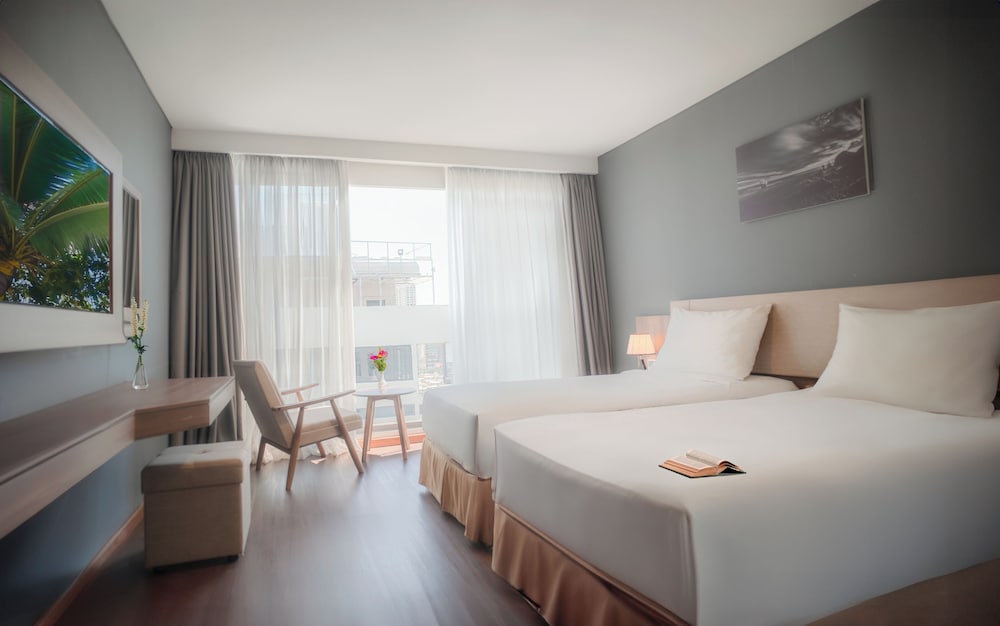 DELUXE, DOUBLE OR TWIN BED, SEA VIEW