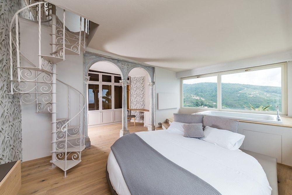 ROMANTIC, SUITE, SEA VIEW, HOT TUB