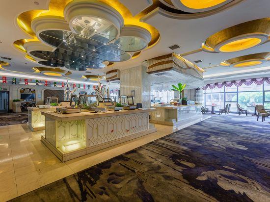 Galactic Garden International Hotel 7/32