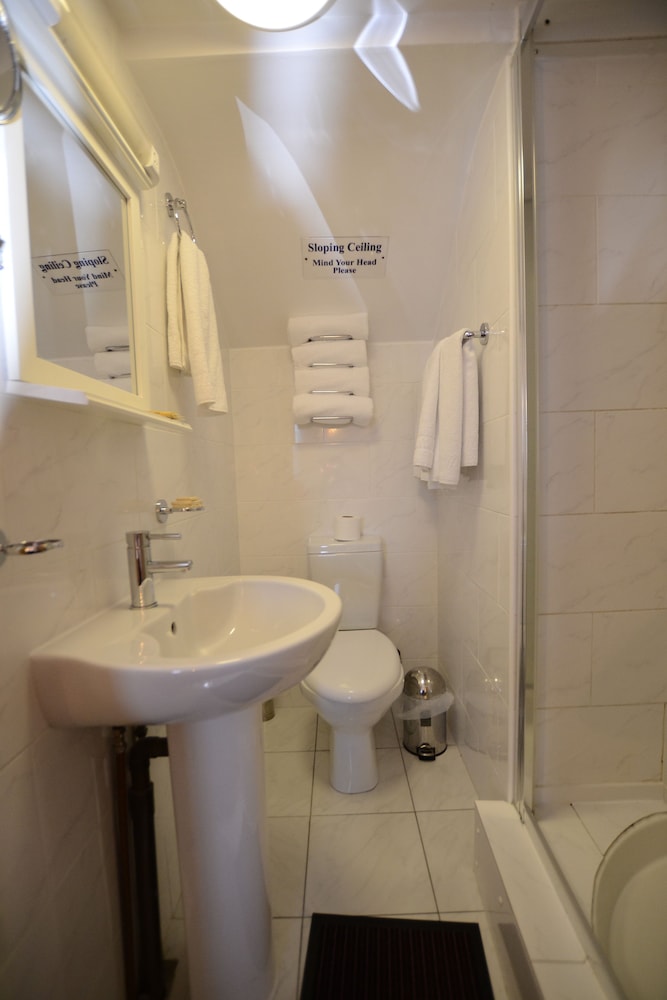 Britannia Inn Hotel Ilford 64/64