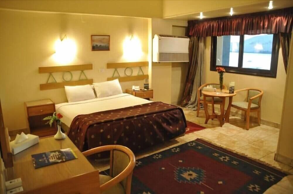 Back, Single, King Bed