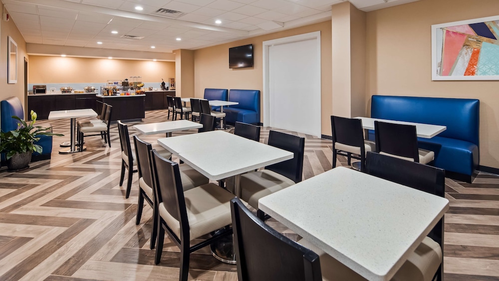 Best Western Plus Landmark Inn 36/43