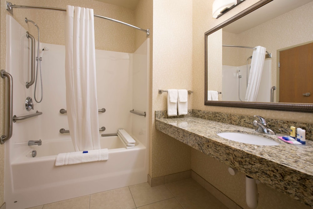 جناح بسرير كينج مع أريكة بحوض جاكوزي لذوي الإعاقة، Best Western Plus Blaine At The National Sports Center 5/8