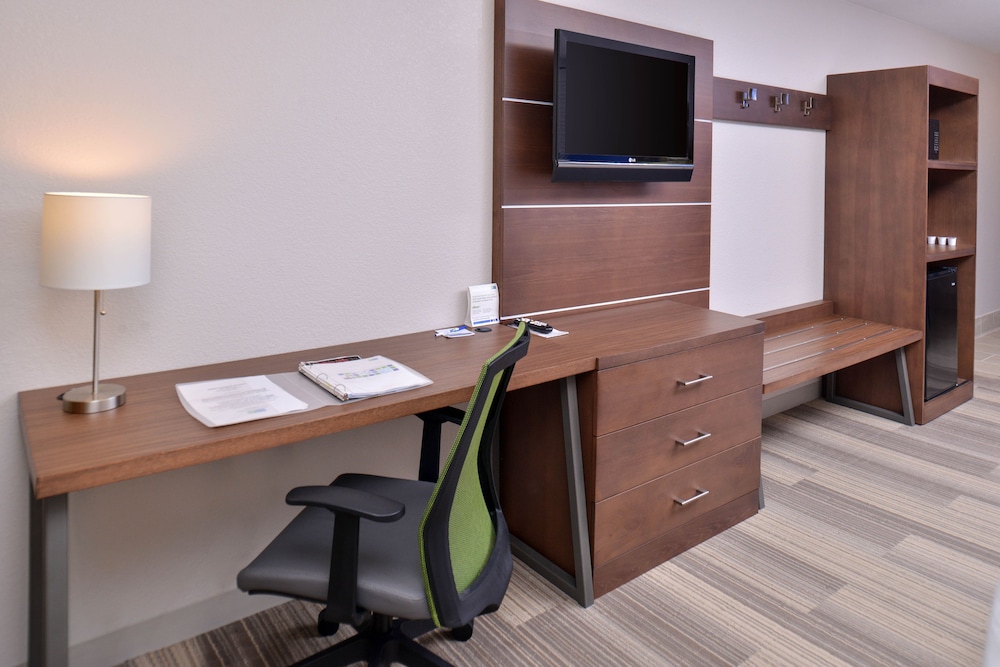 Holiday Inn Express Hotel Suites Stevens Point 55/57
