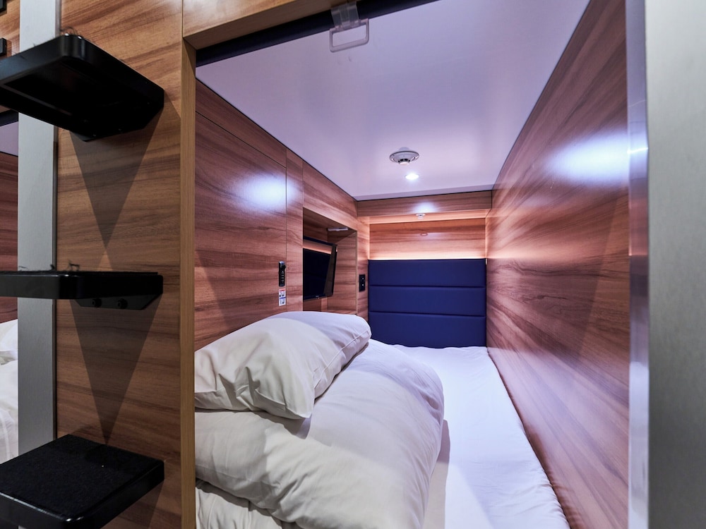 MALE DORM, ECONOMY, SINGLE, NO WINDOW