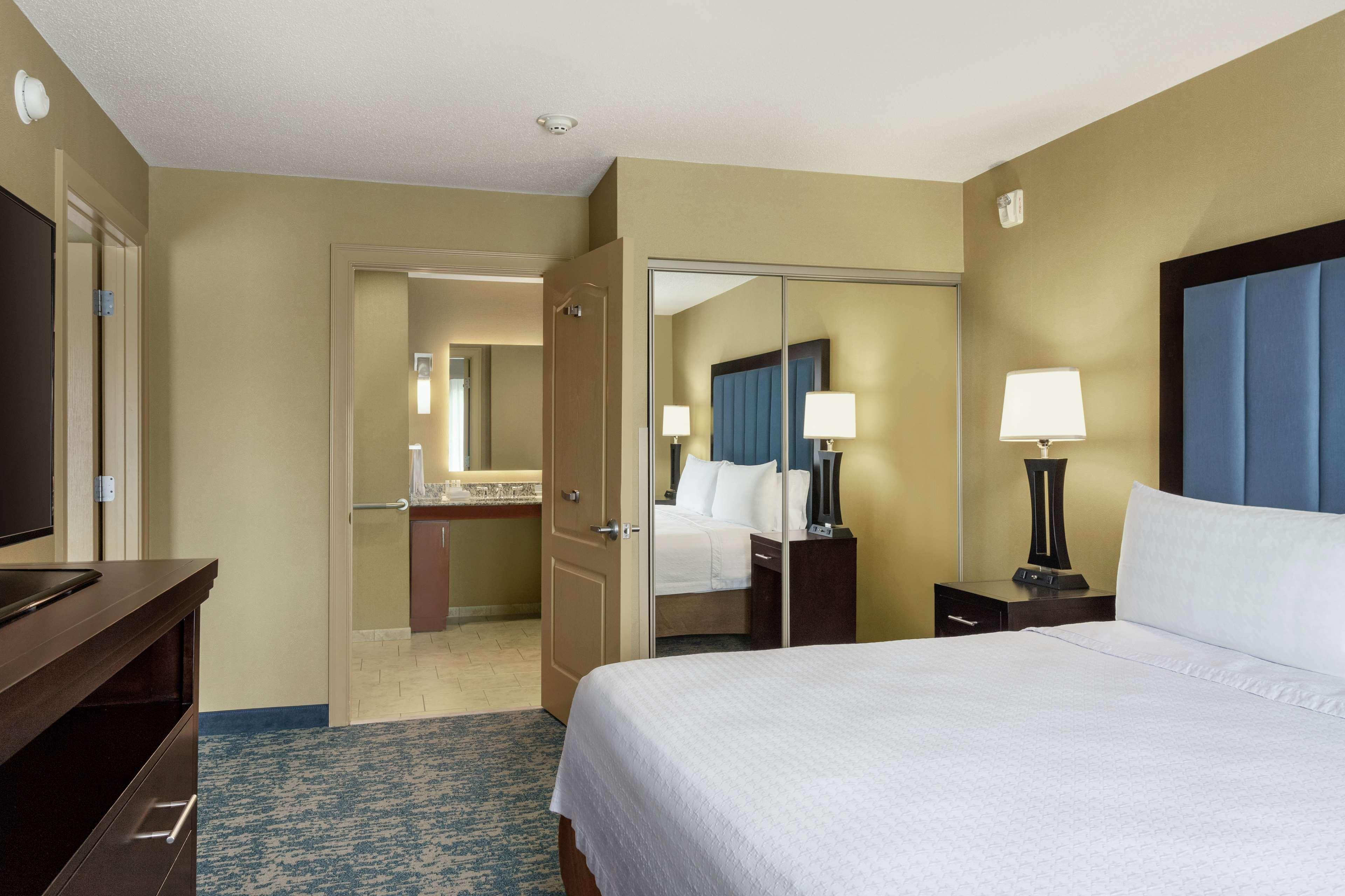 Suite, 1 King or 2 Queen Beds