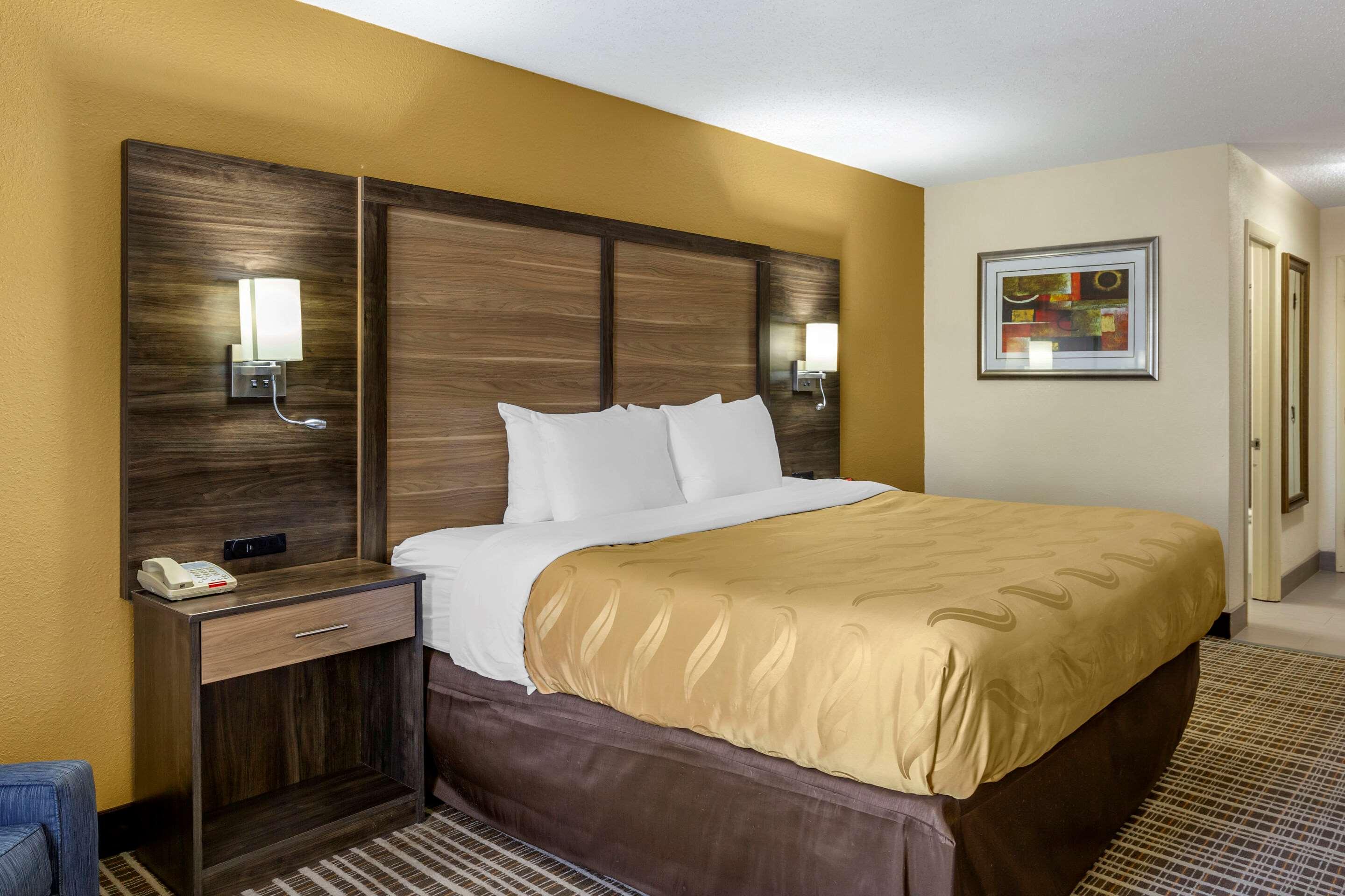 ROOM, KING BED, SMOKING