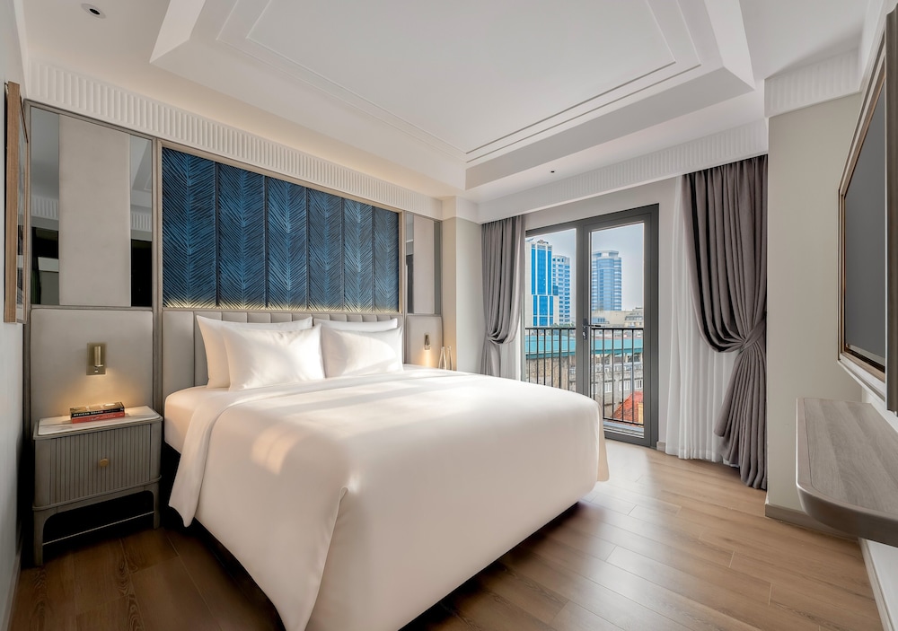 غرفة متصلة تنفيذية بسرير كينج وثلاثة أسرّة، La Siesta Premium Lakeside 2/7