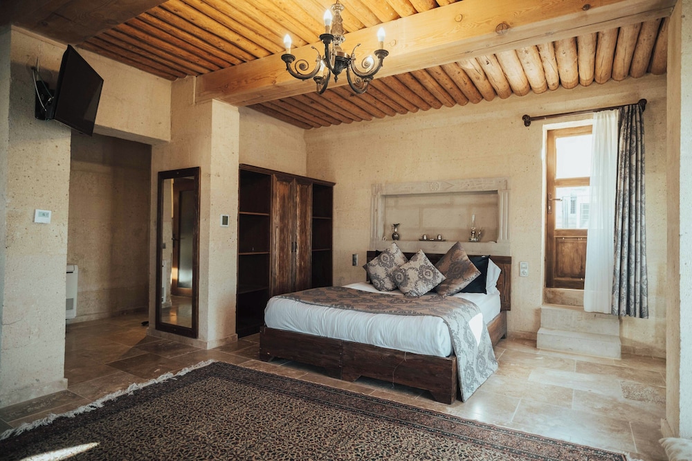 Hu of Cappadocia 8/50