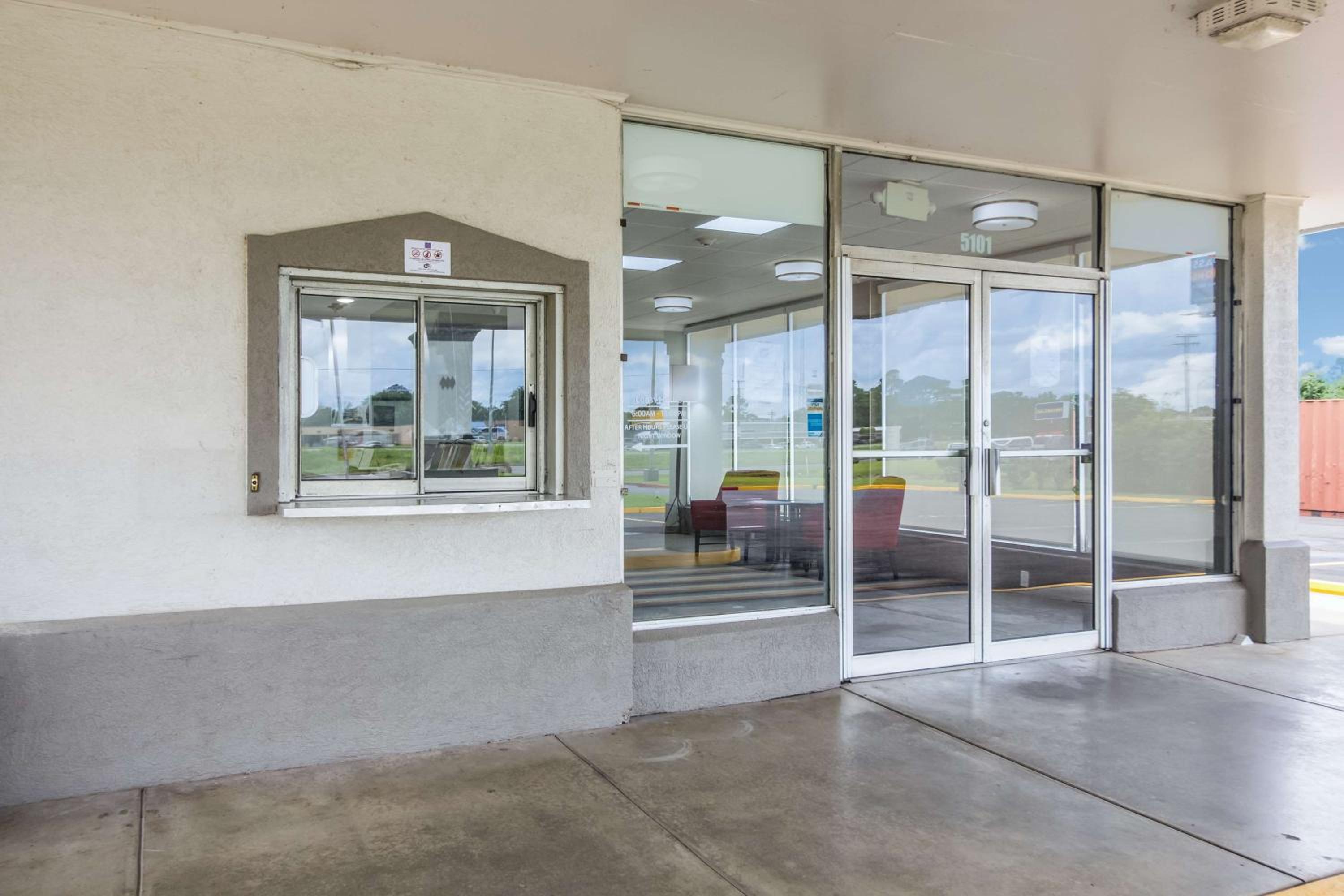 Motel6 Groves, TX 41/44