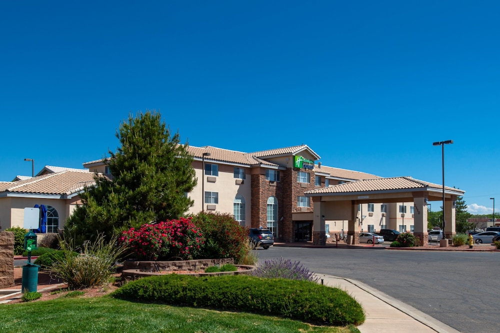 Holiday Inn Express Hotel And Suites Farmington Bloomfield 2/69