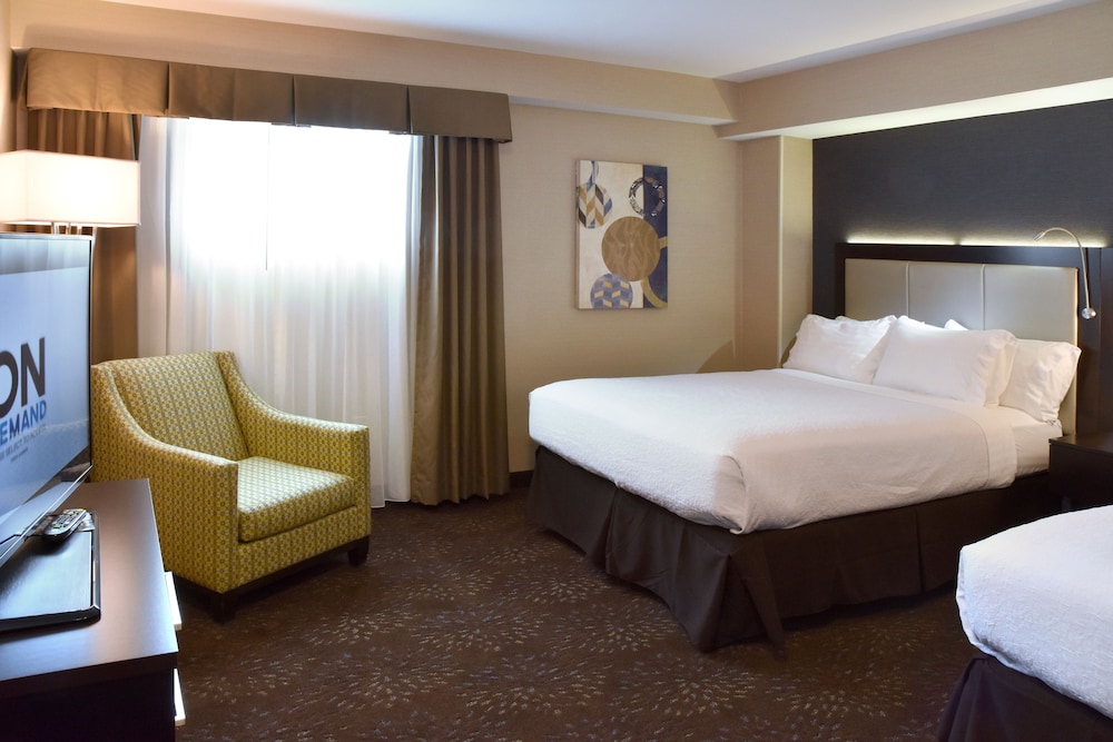 Holiday Inn Canton (Belden Village) 26/72