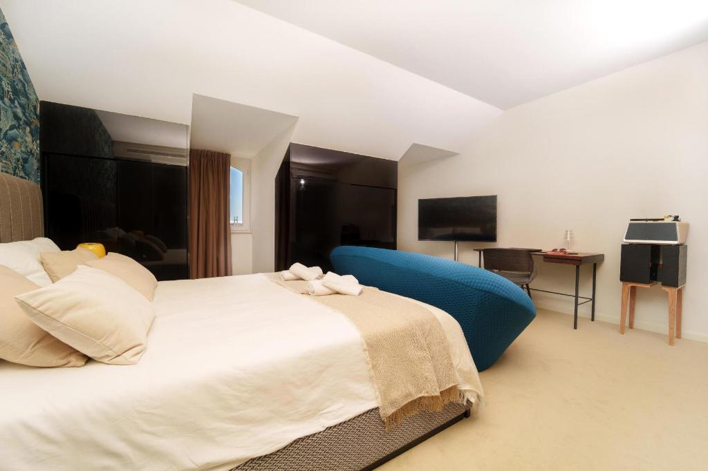 Superior, Double Bed, City View