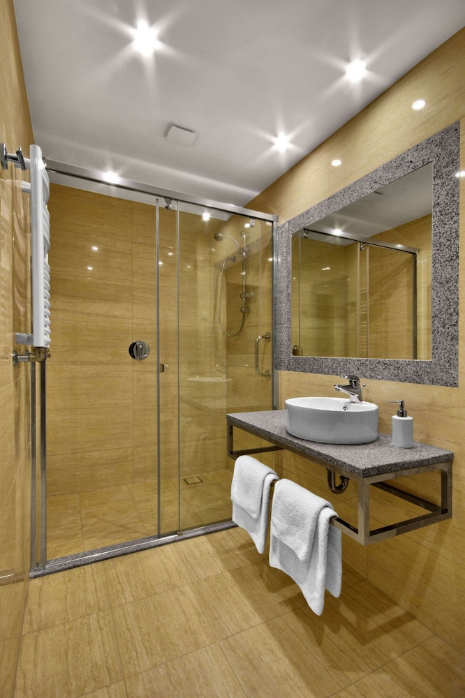 HOTEL MODERNO 26/63