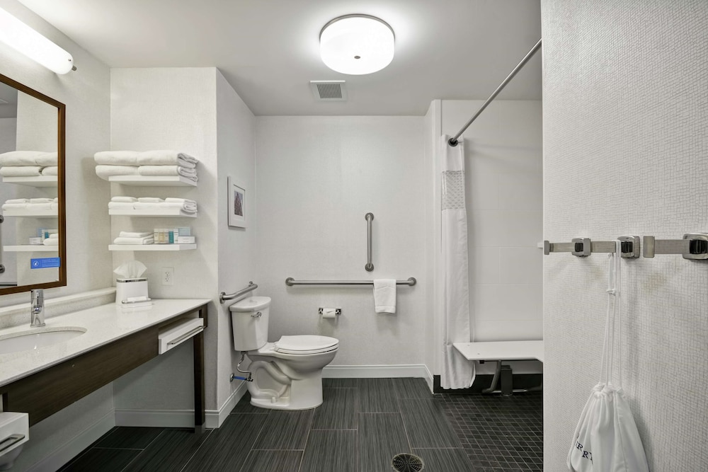 Hampton Inn Blue Ash Cincinnati Oh 20/35
