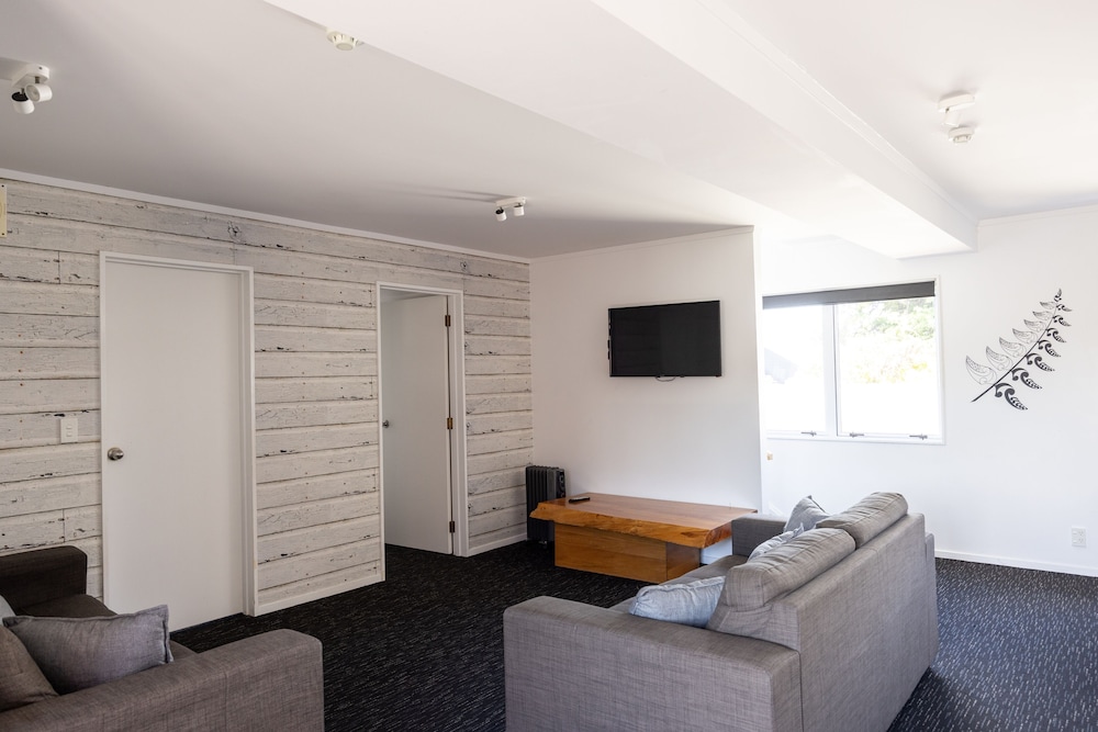 Haka House Taupo 29/50