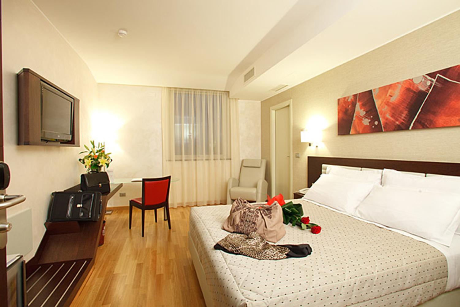Junior Suite, BREAKING BUSINESS HOTEL 2/2