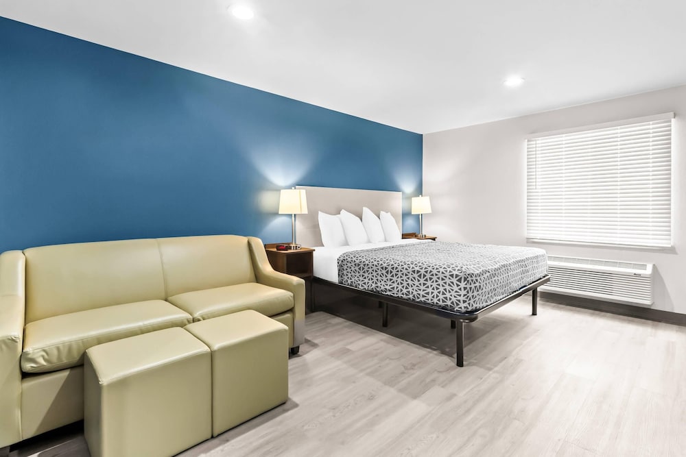 WoodSpring Suites South Houston Hobby 33/48