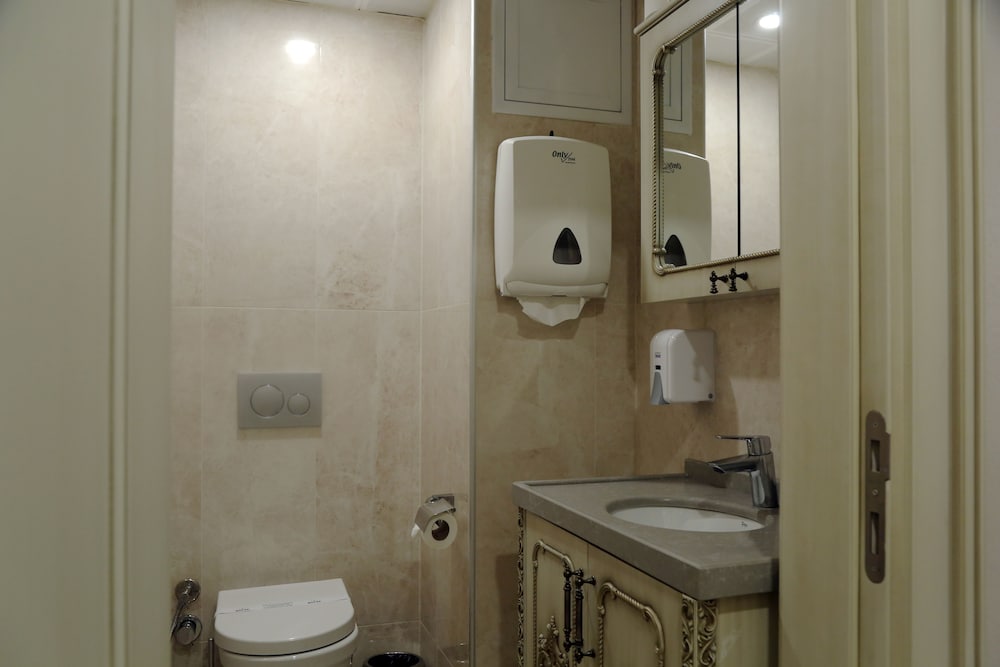 CZN Burak Hotel 70/74