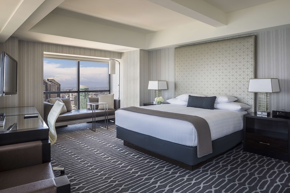 Manchester Grand Hyatt San Diego 10/70