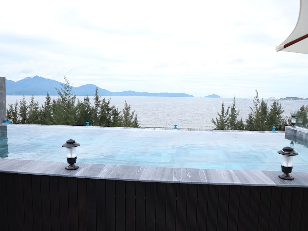 Santori Hotel Danang Bay 67/74