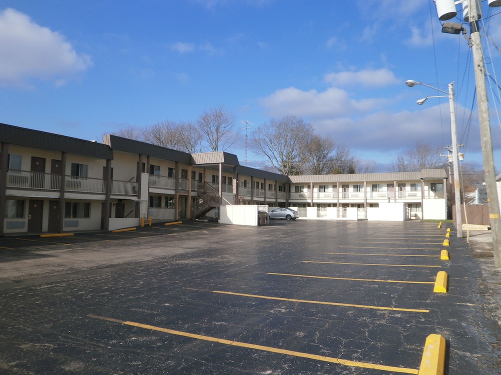 Richmond Inn & Suites 30/36