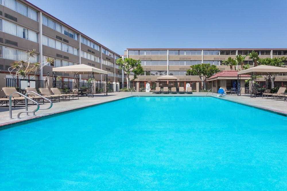 Howard Johnson by Wyndham Fullerton/Anaheim Conference Cntr 4/29