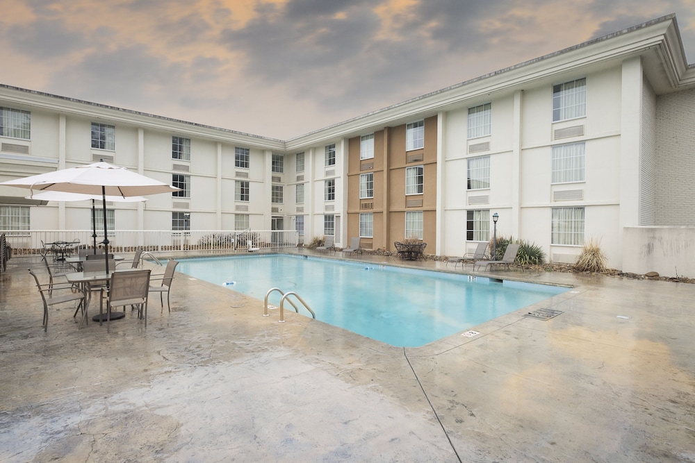 Red Roof Inn Knoxville Central Papermill Road in KNOXVILLE - TN