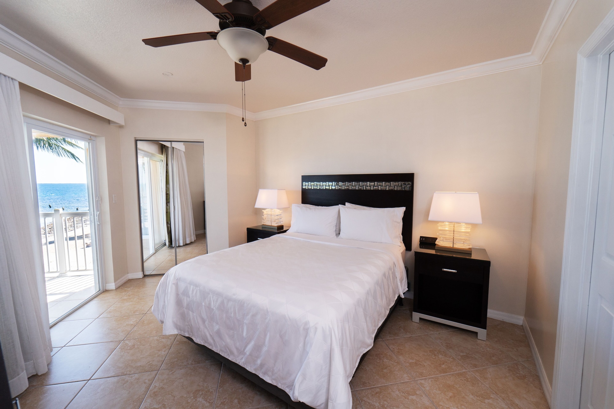 2 Bedrooms, Suite, King and Queen Bed, Ocean Front