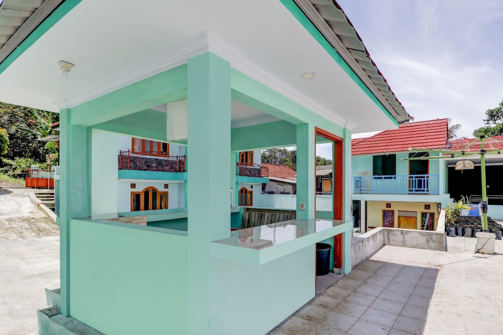 OYO 3879 Villa Sari Intan 2/25