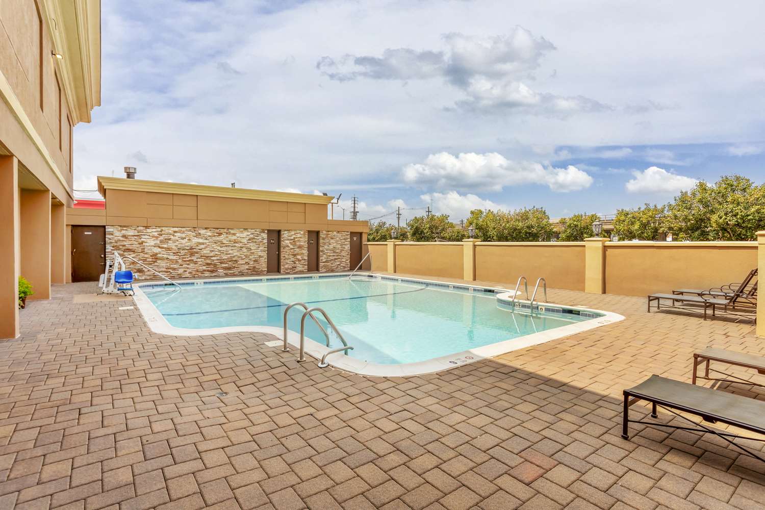 Best Western Mill River Manor 35/39
