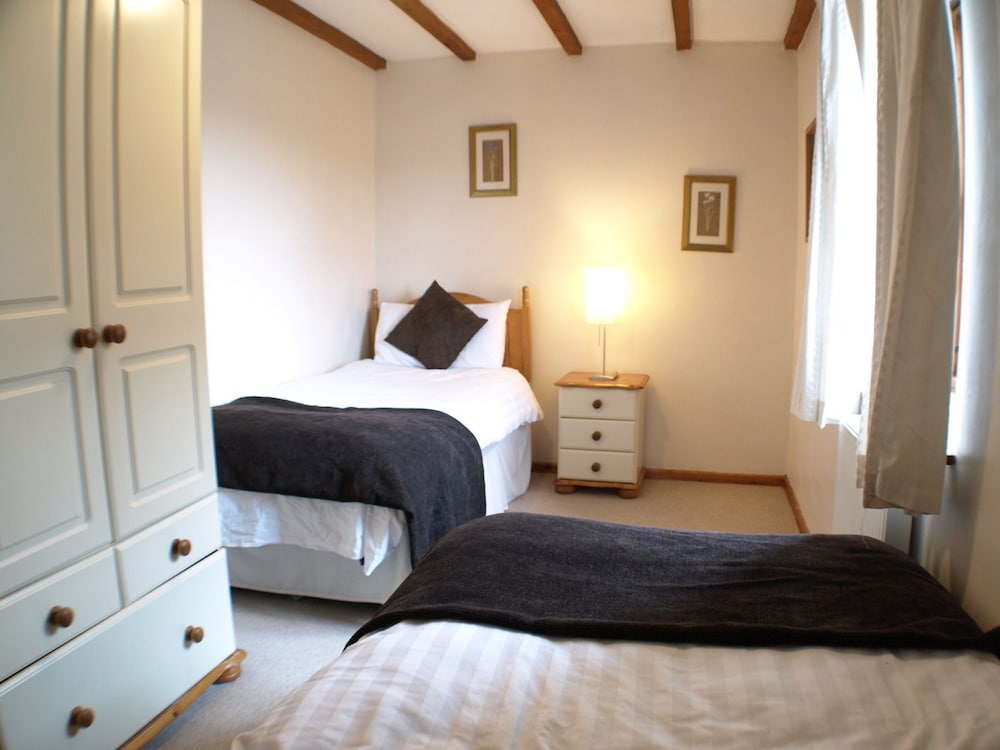 Polean Farm Cottages 7/50