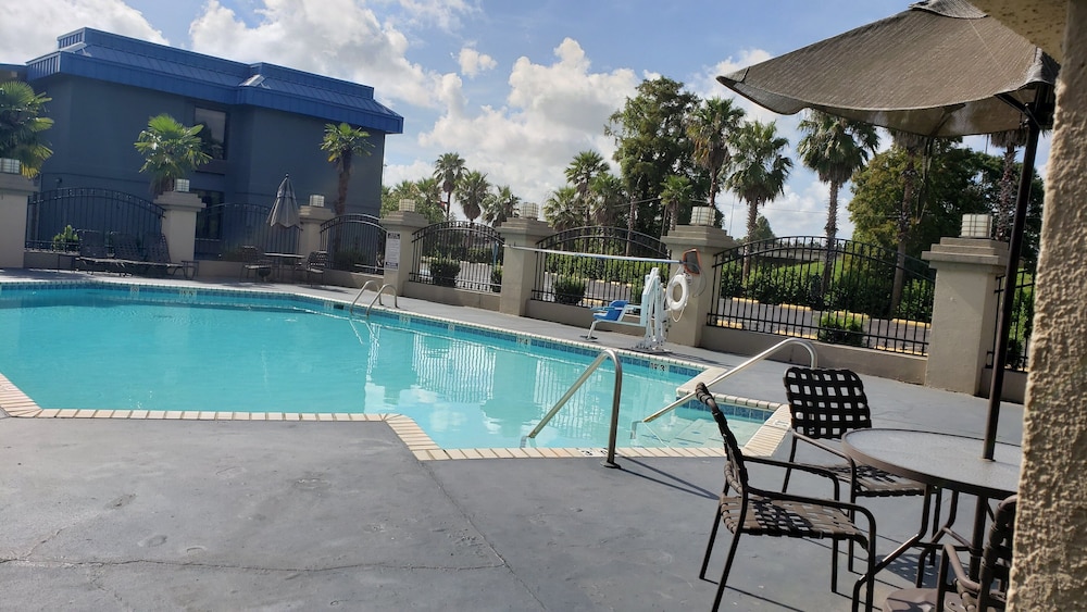 Red Roof Inn Port Allen 4/19
