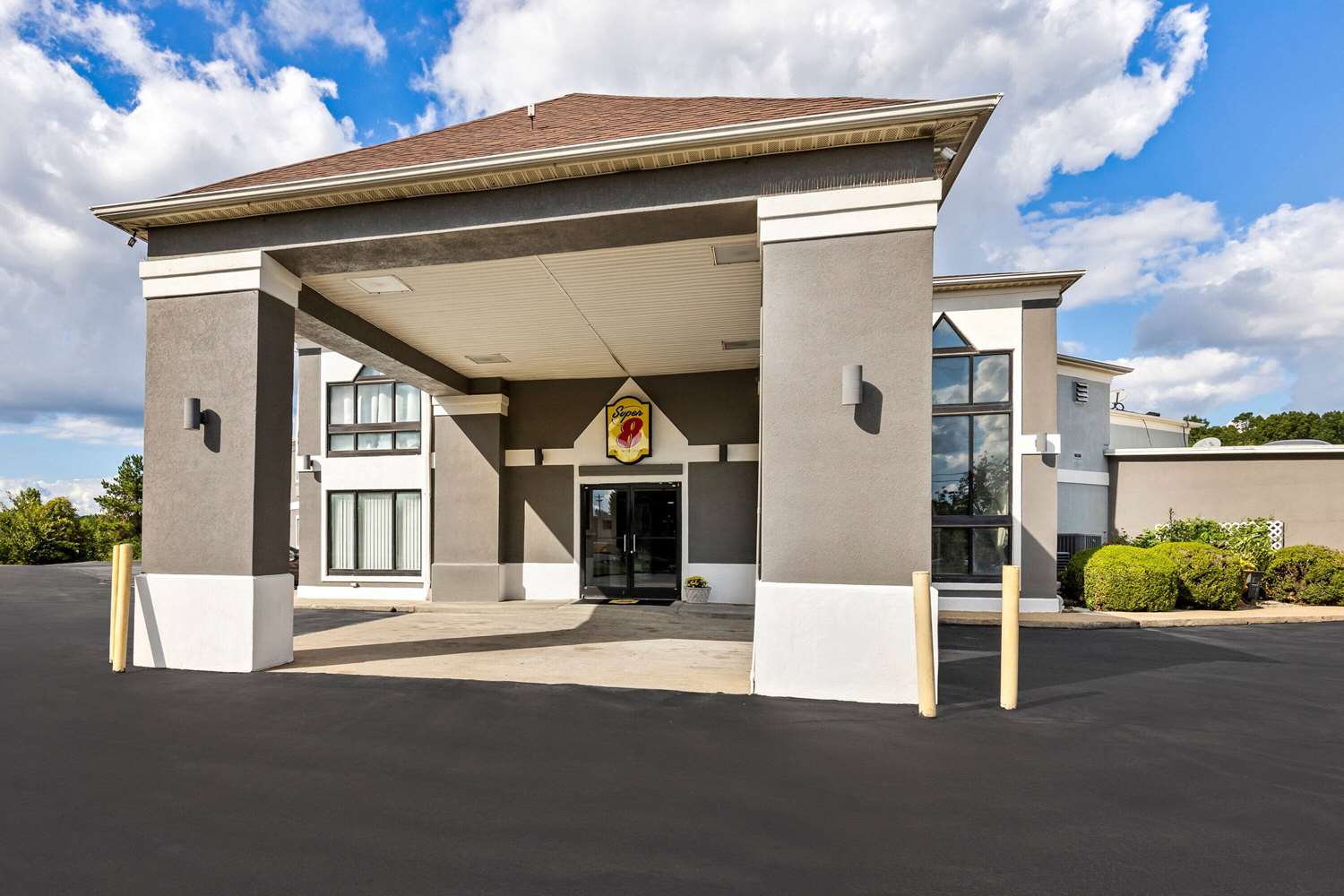 Super 8 by Wyndham Dickson 4/17