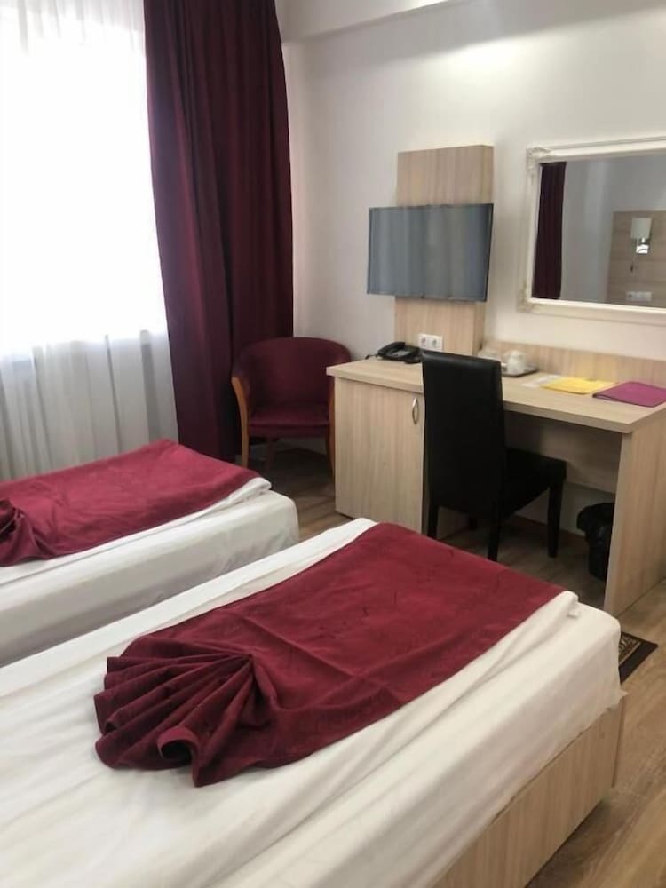 Bulevard Prestige Hotel 7/45