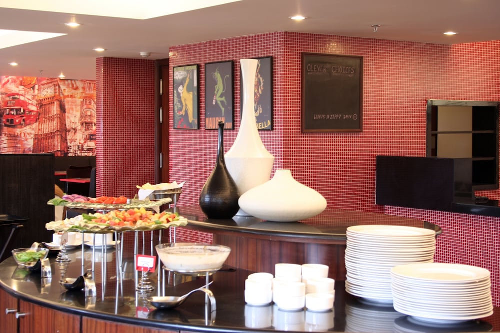 RED FOX HOTEL JAIPUR photo2