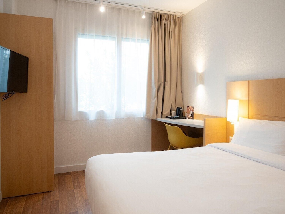 FBENR Double Bedroom