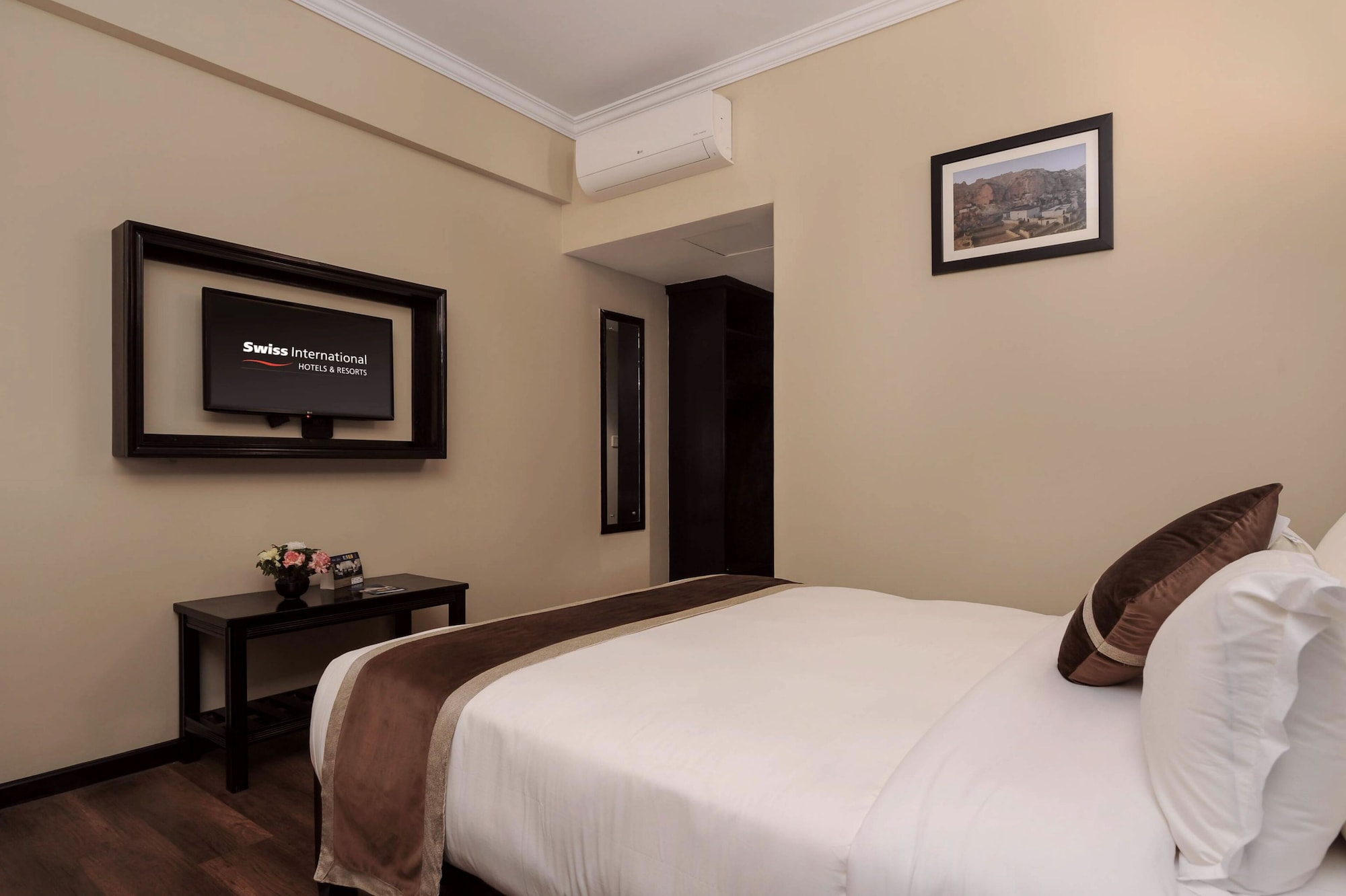 DELUXE, QUEEN BED, ACCESSIBLE