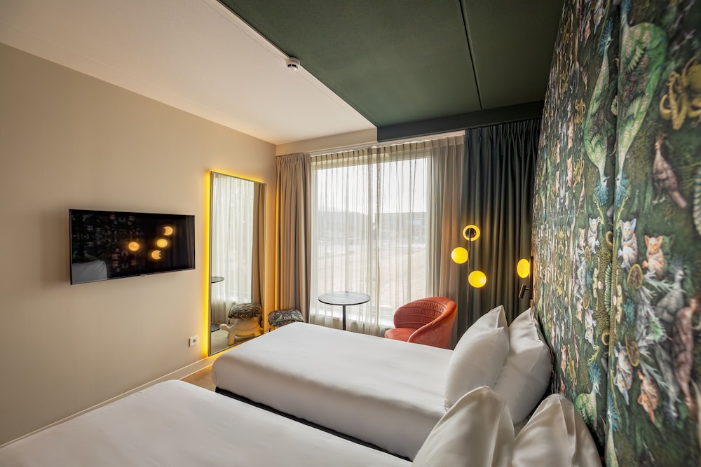 Room, Twin Beds, Park View