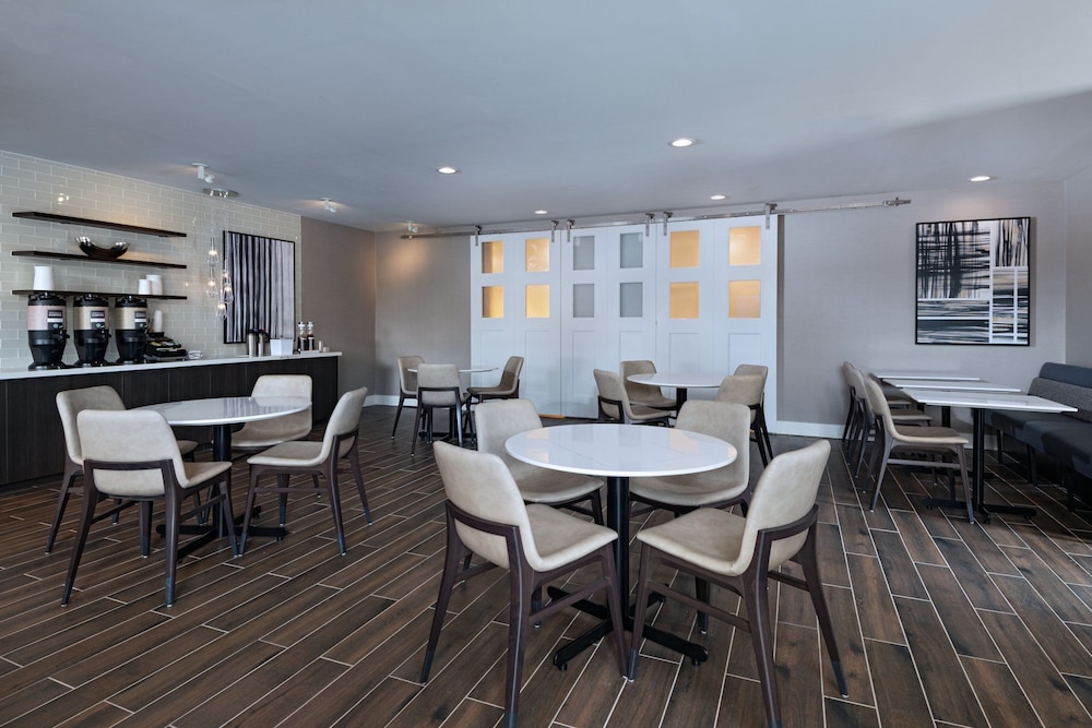 Residence Inn by Marriott New Brunswick Tower Center Blvd 24/32
